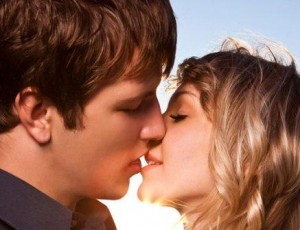 how to kiss a girl the right way