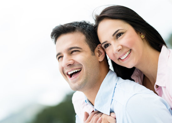 4 Secrets of Happy Relationships from the Experienced Couples