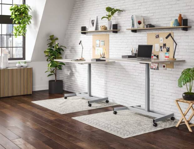 desk that allows you to sit and stand