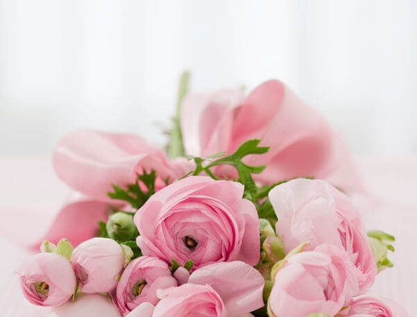 How to Make your Girlfriend Smile with a Simple Gesture
